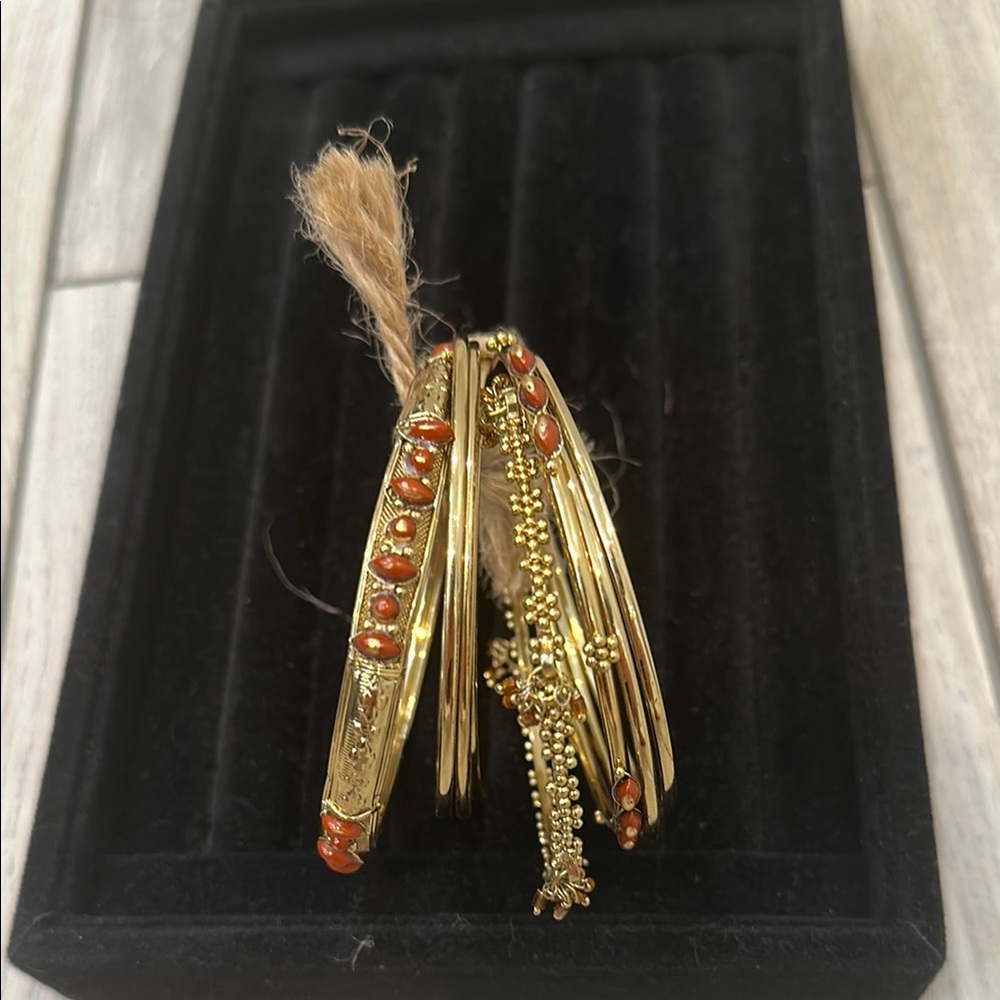 🍀 2/10 New! Gold and Orange Bangle Set